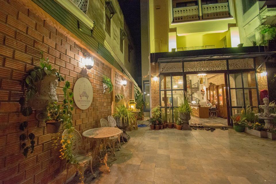 Sridonchai Heritage, Night Bazaar Couette-café